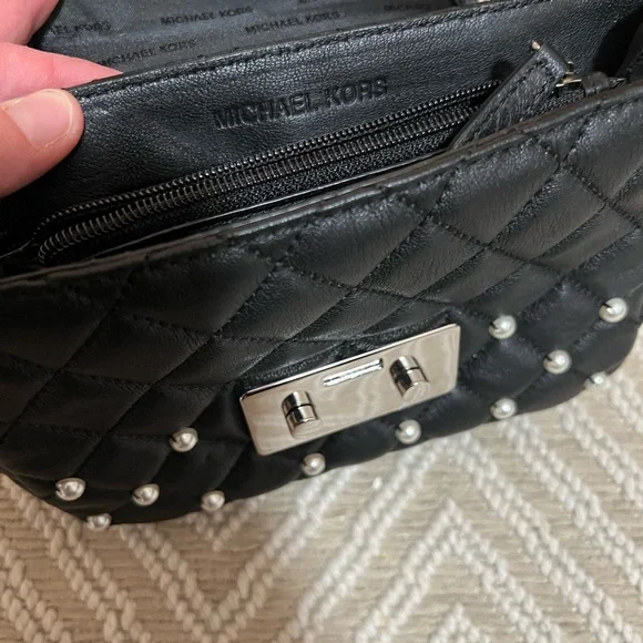 Michael Kors Quilted Leather Shoulder Bag with Pearl Accents Excellent condition - Picture 6 of 9